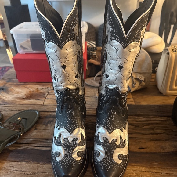 Beautiful black and silver western boots size 8B - Picture 1 of 2